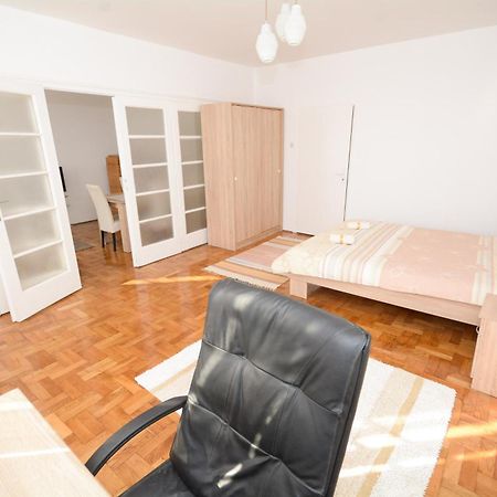 Apartments City Hall Belgrad Rum bild